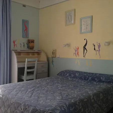 Des Arts Hotel 2*