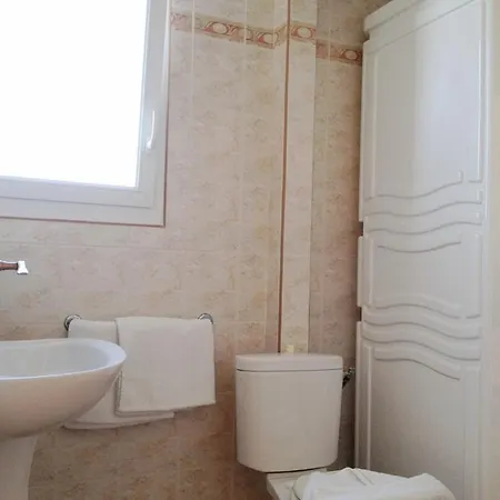 Des Arts Hotel 2*